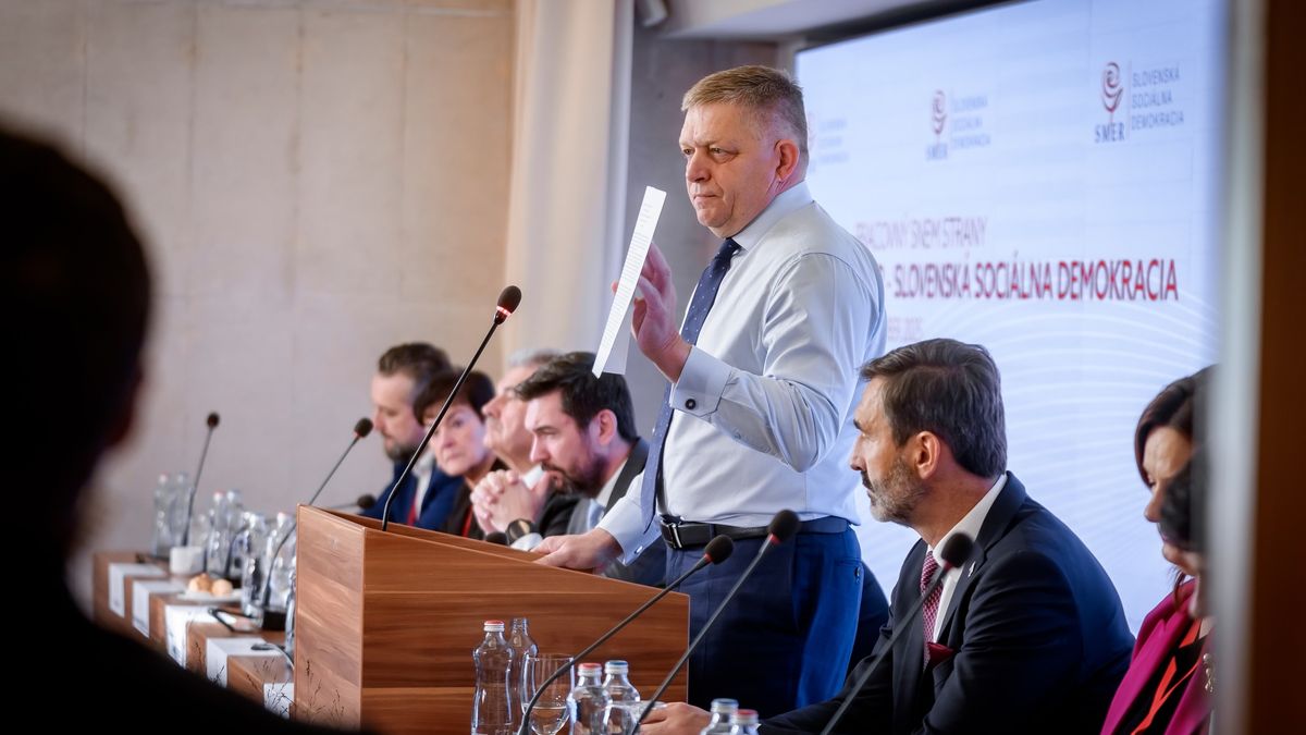 Evropští socialisté vyloučili Ficův Směr